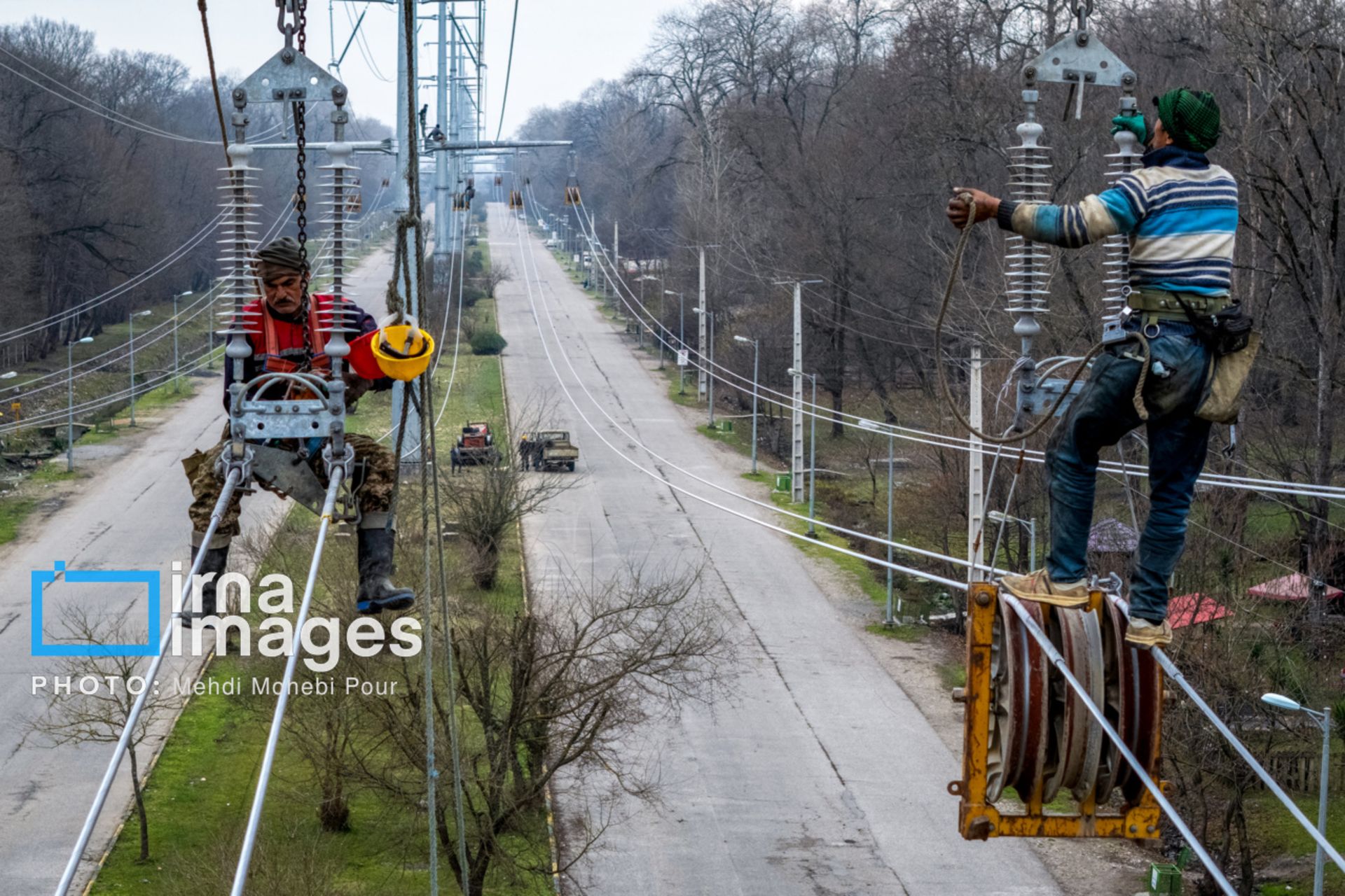 شبکه انتقال برق به کندی در حال نوسازی است