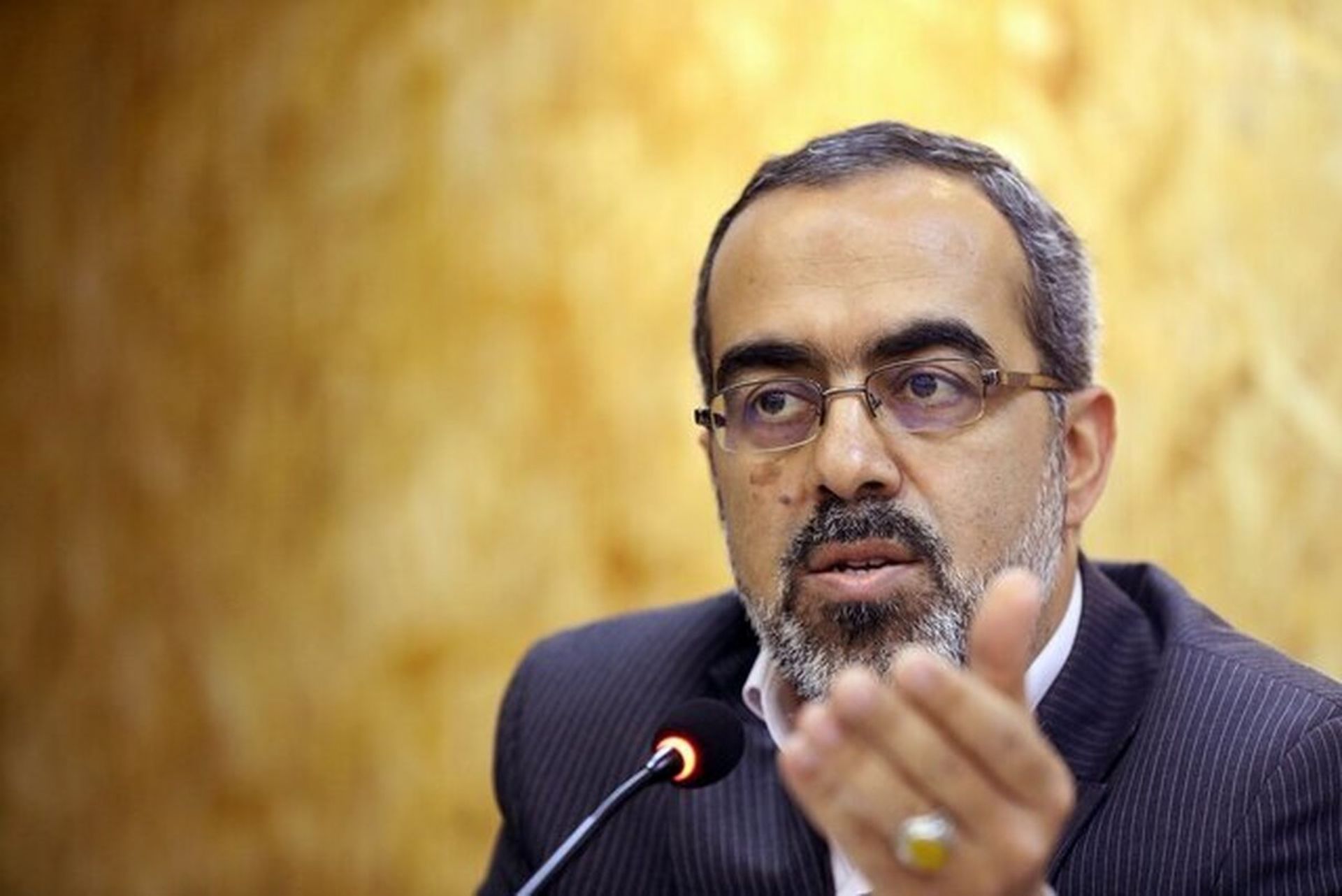 روح الله ایزدخواه