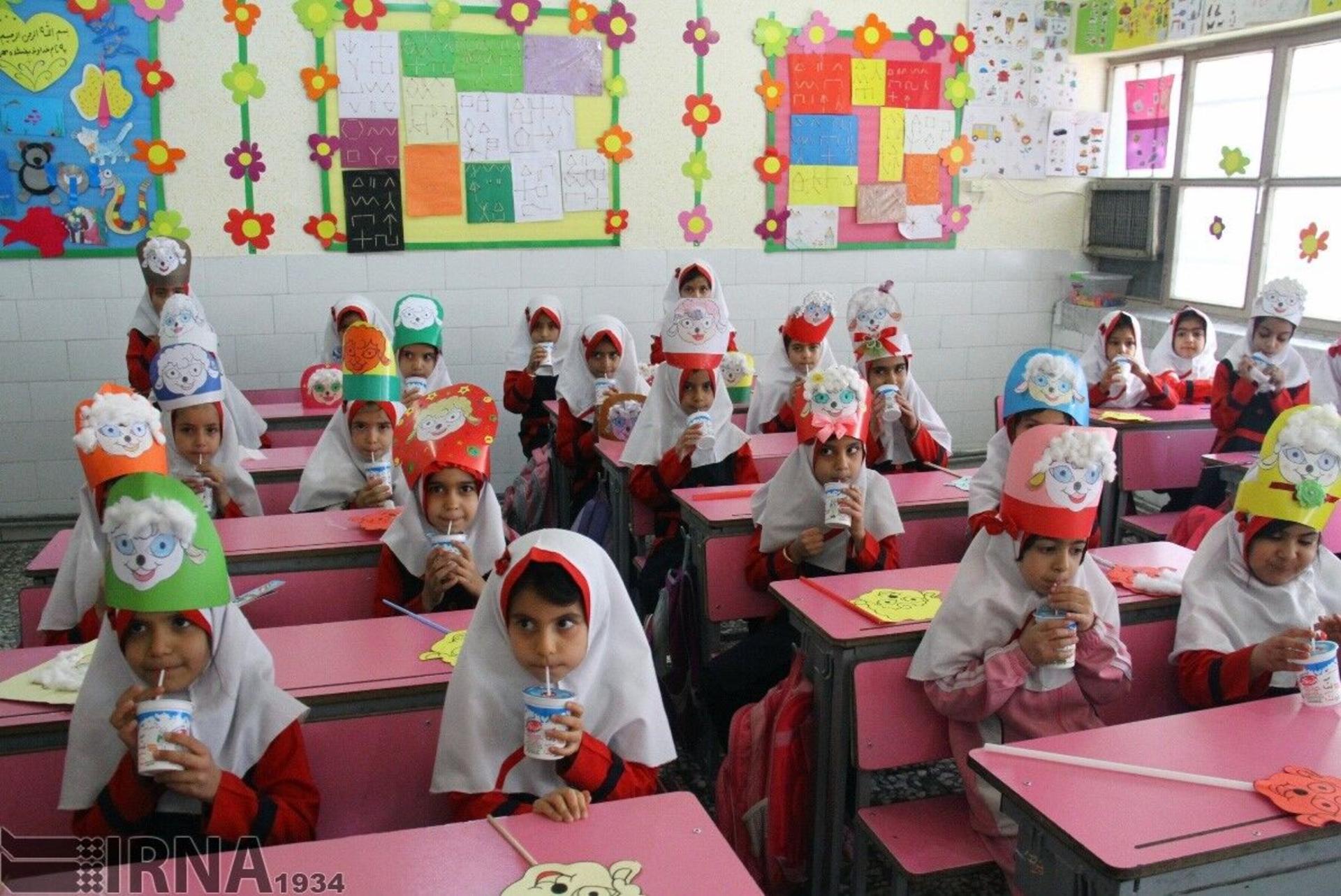 شیر رایگان مدارس