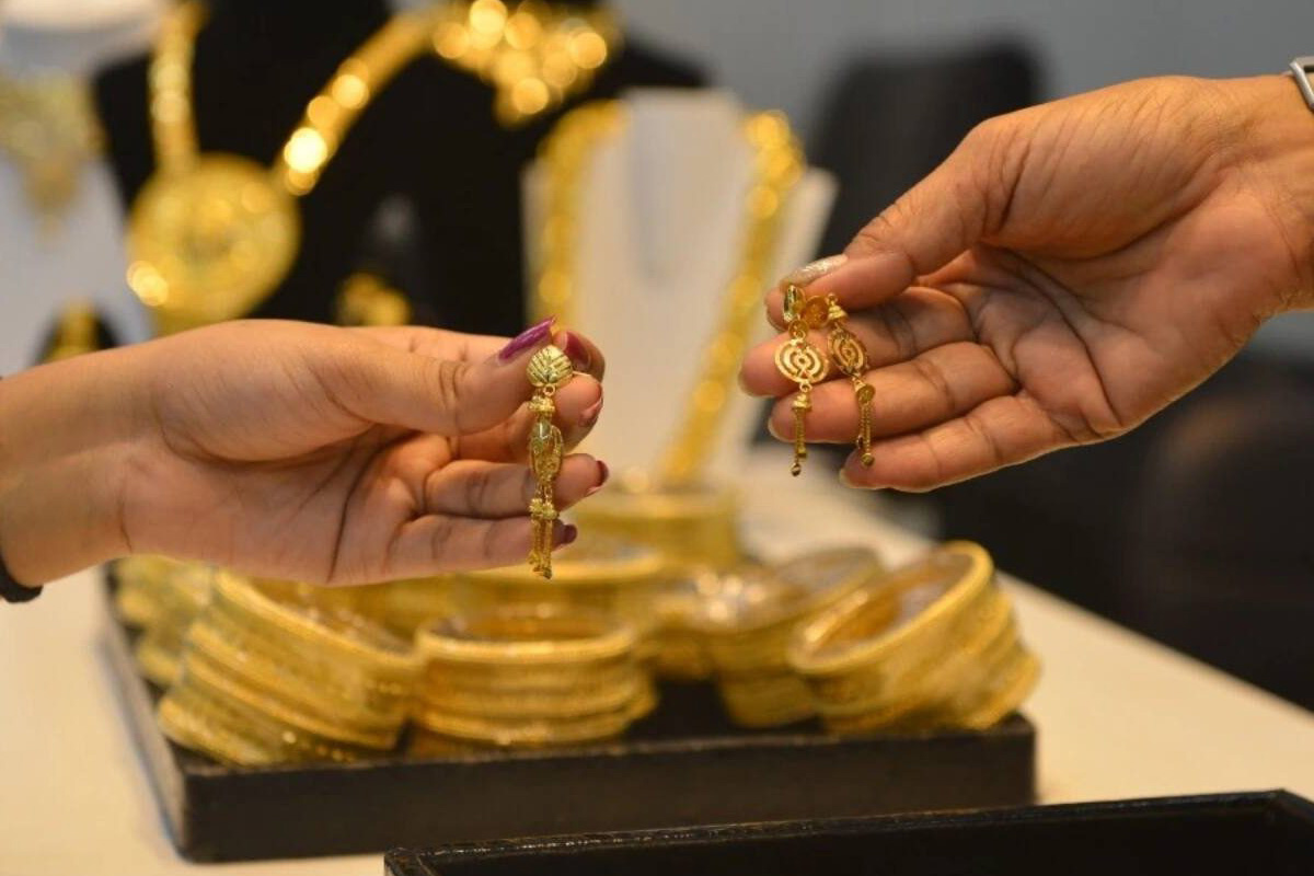 طلا دوباره خریدار پیدا کرد؛ دلار چرا عقب نشست؟