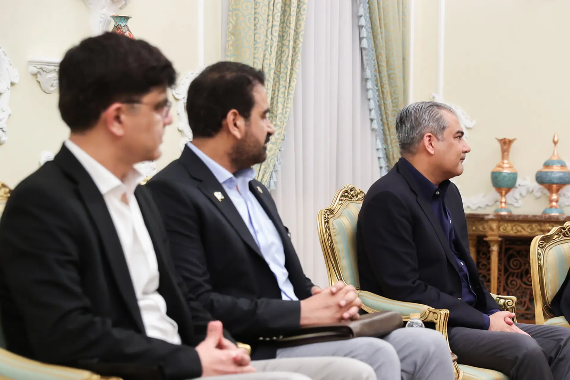 مقامات حاضر در دیدار پزشکیان و منیر