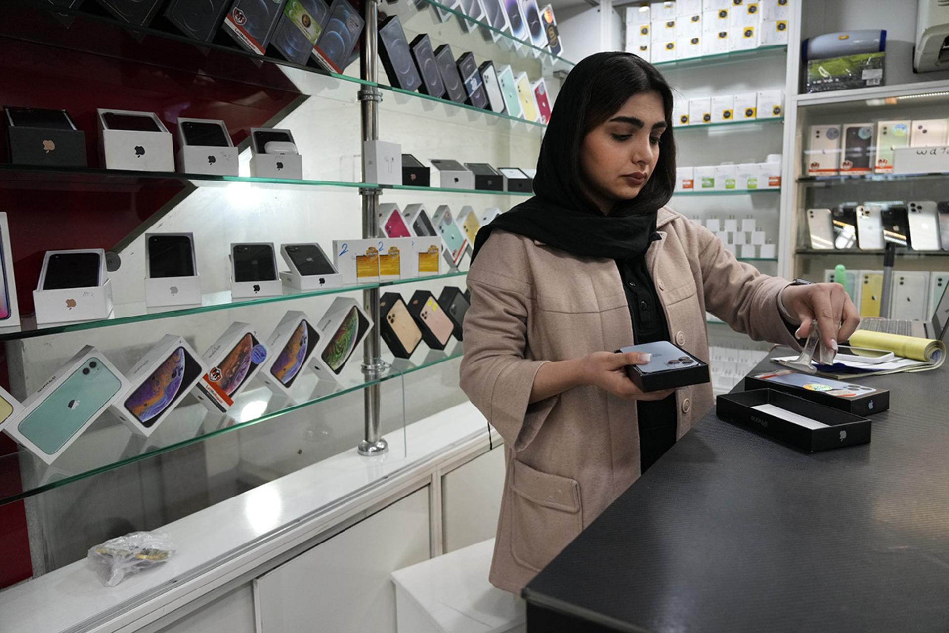 بازار موبایل