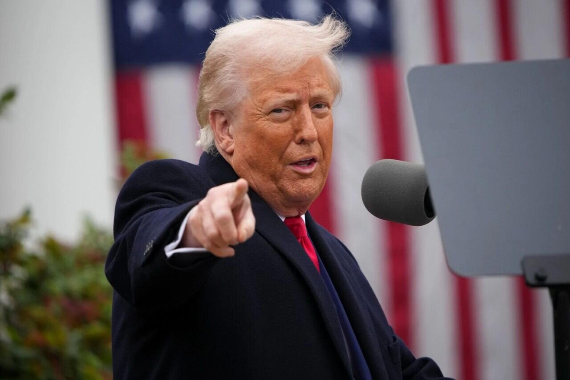 ترامپ:‌ ناوگان بزرگی به منطقه فرستادیم/ مقامات ایران بارها تماس گرفتند