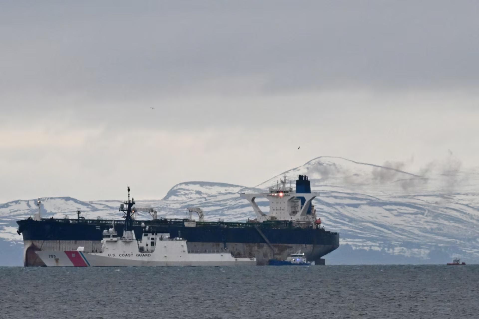 بازی خطرناک ترامپ با نفت ایران؛ وال‌استریت ژورنال: تهران تلافی می‌کند