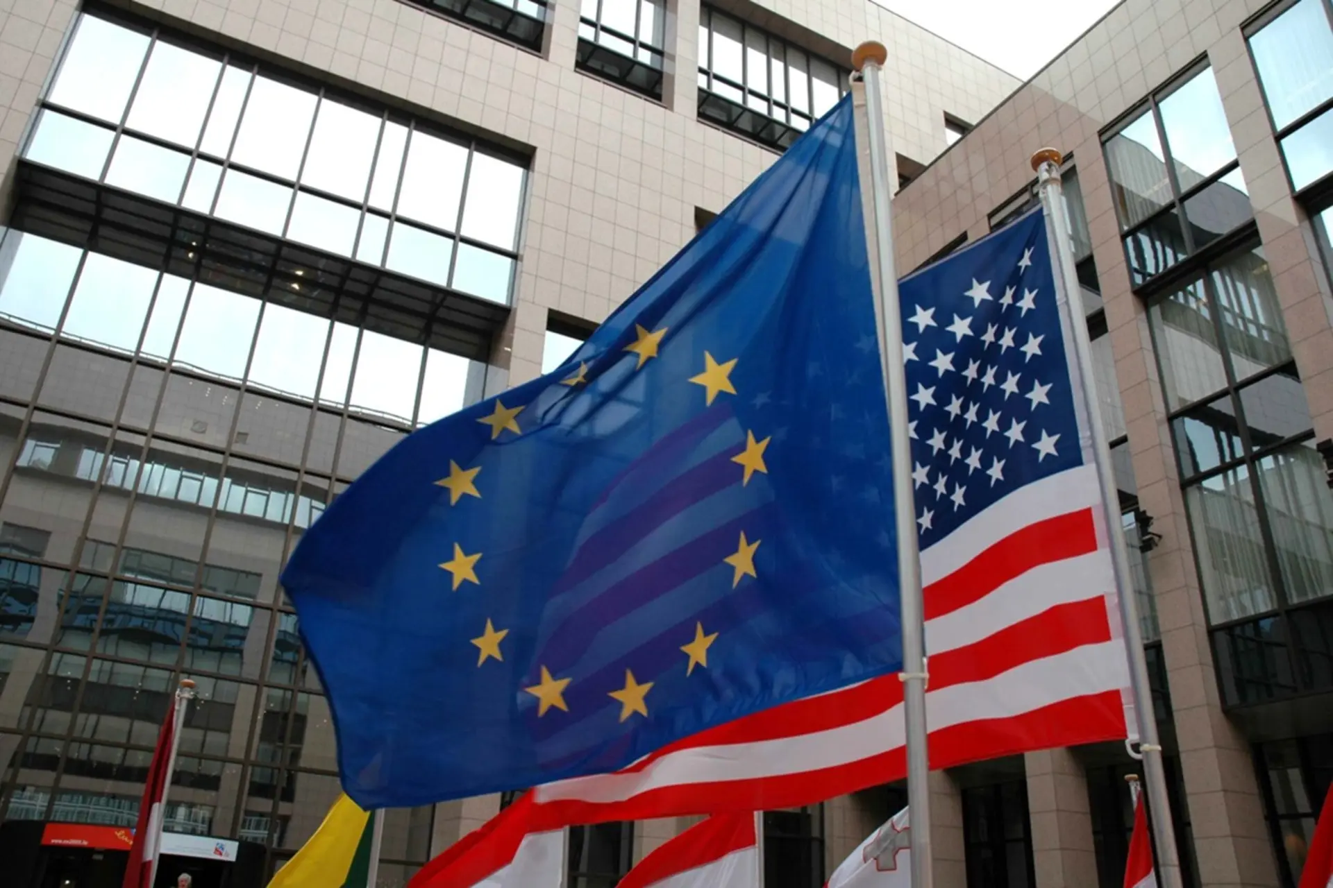 هشدار اروپا به ترامپ درباره توافق با ایران