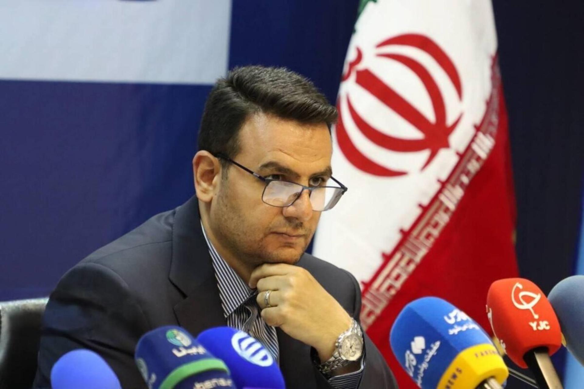 وحید ماجد معاون سیاست گذار پولی بانک مرکزی در یک نشست خبری