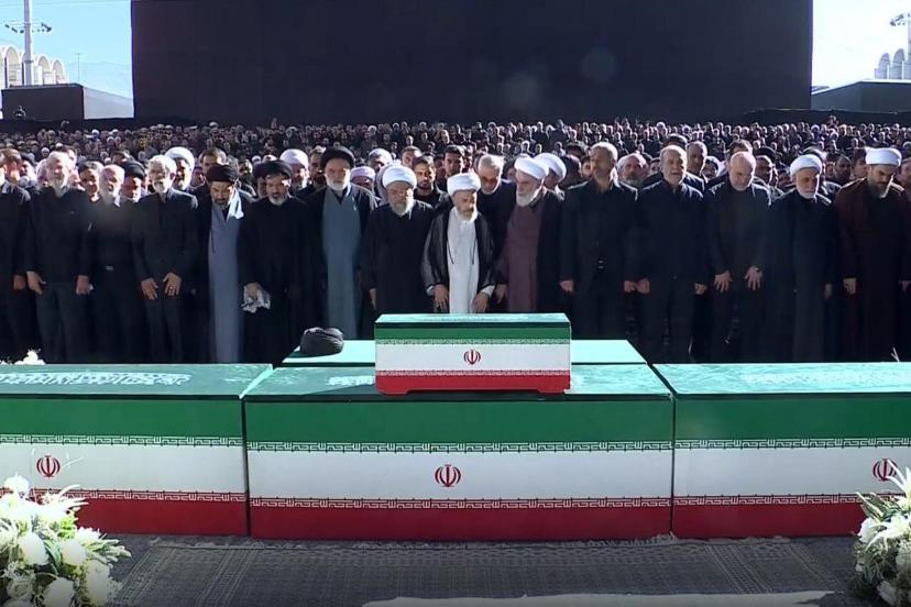 نماز میت بر پیکر رهبر شهید و خانواده‌اش در مصلای تهران اقامه شد