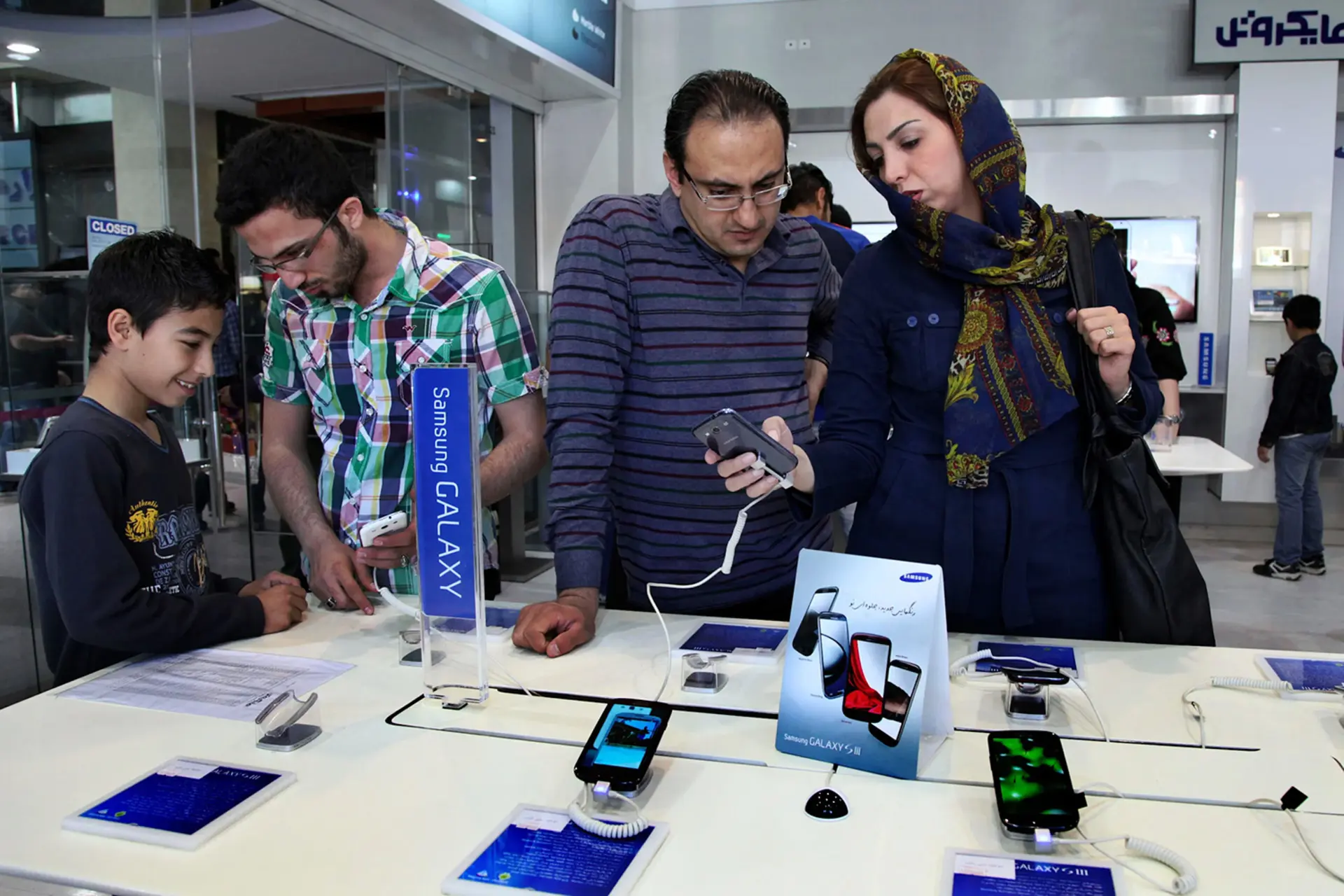بازار موبایل