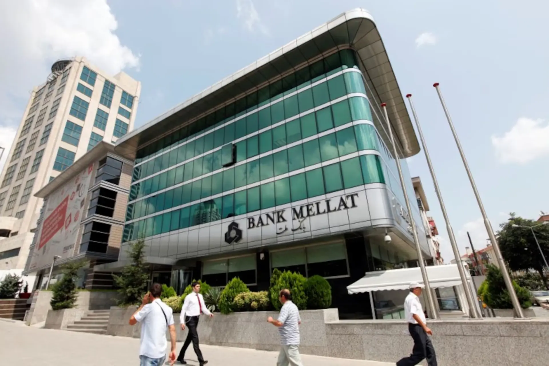 نمای بیرونی ساختمان بانک ملت (Bank Mellat) در شهر استانبول