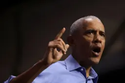 باراک اوباما (Barack Obama) در حال سخنرانی و اشاره کردن با انگشت