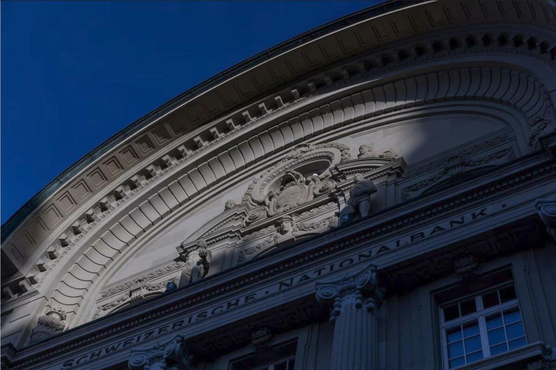 سردر بانک مرکزی سوئیس در شهر برن