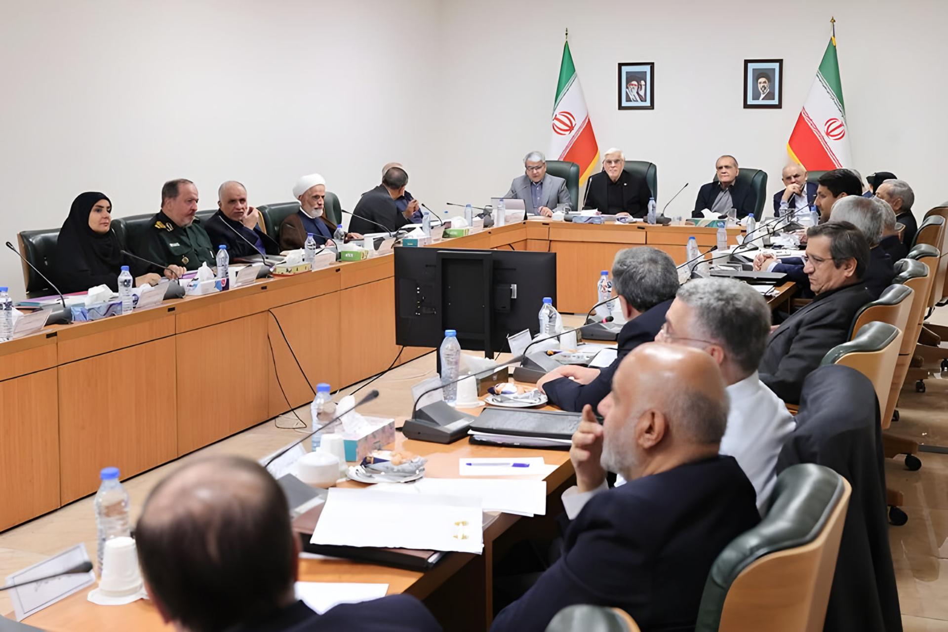 حضور مسئولان دولتی در جلسه بررسی شرایط جدید مسدودسازی سکوهای دیجیتال