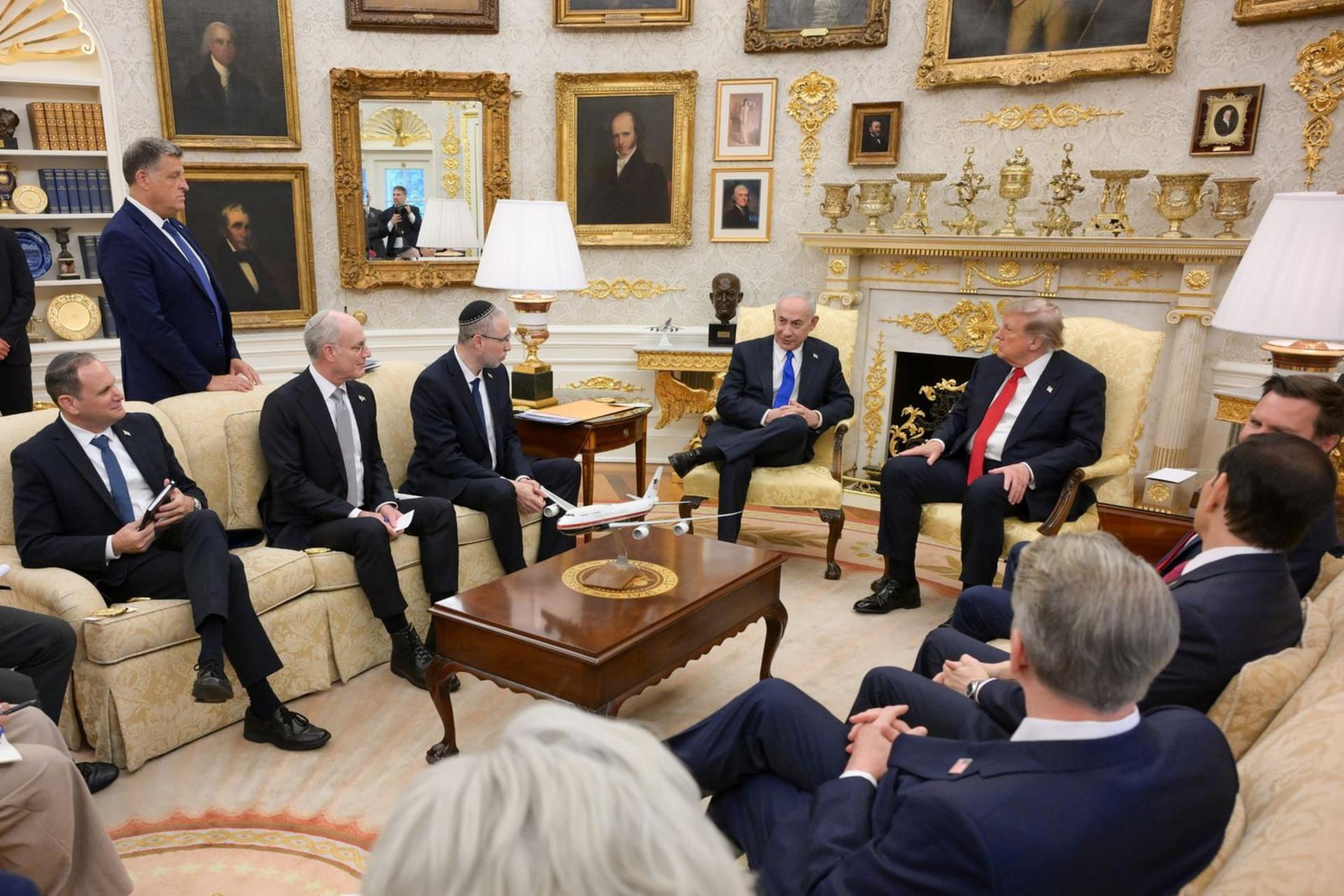 بنیامین نتانیاهو (Benjamin Netanyahu) و دونالد ترامپ (Donald Trump) در نشست رسمی در کاخ سفید