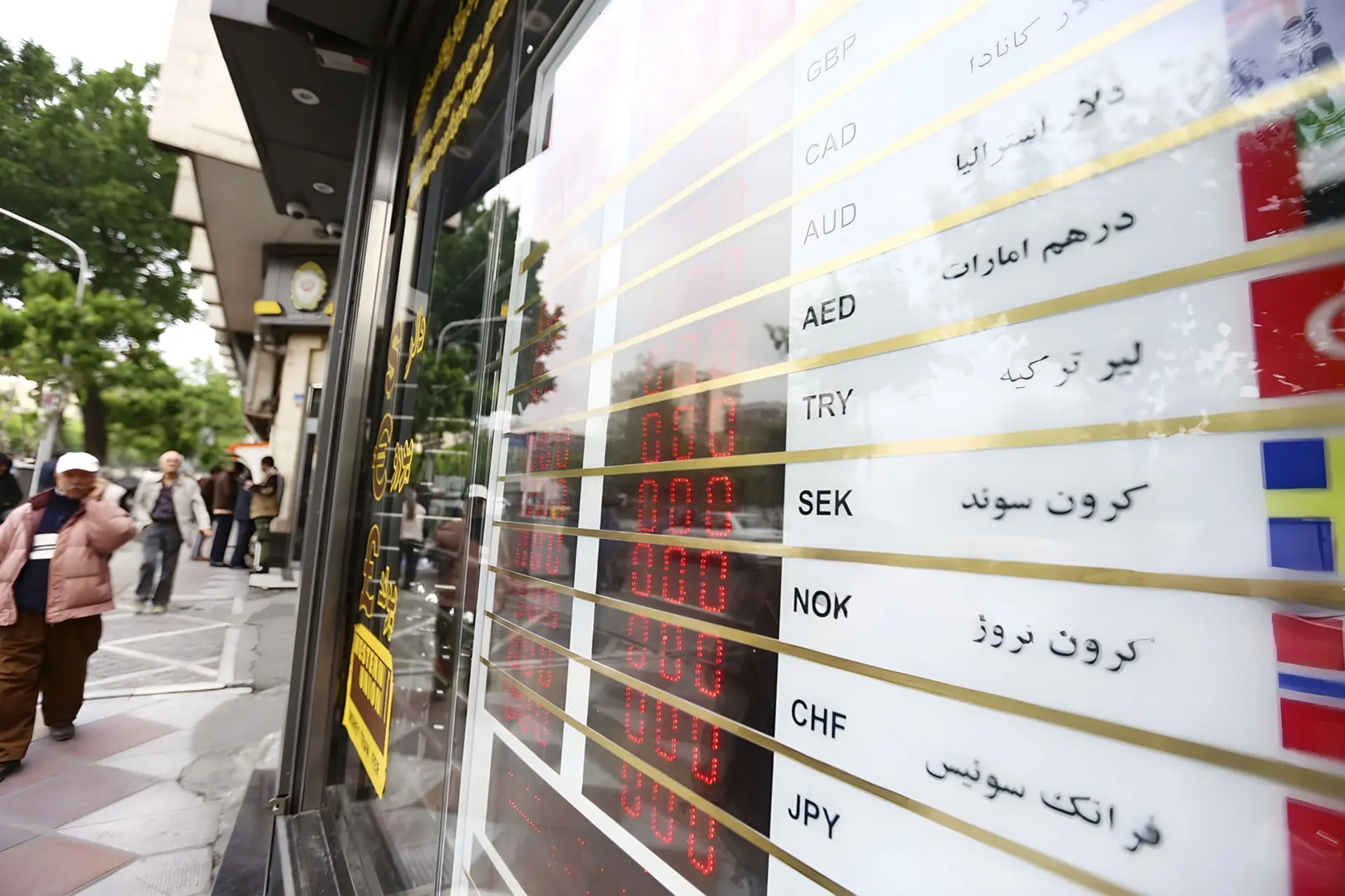 قیمت دلار به مرز تاریخی رسید؛ آیا سطح ۲۰۰ هزار ماندگار می‌شود؟