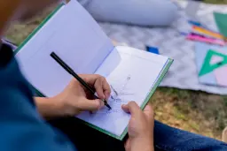 طراحی گیاه در دفترچه یادداشت برای آرامش سیستم عصبی