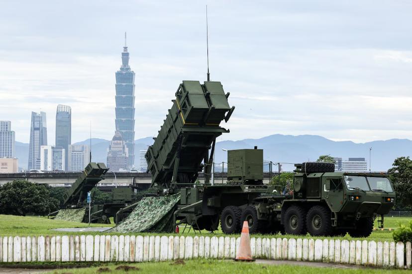سامانه پدافند هوایی (Missile Defense System) در مقابل خط افق شهر تایپه