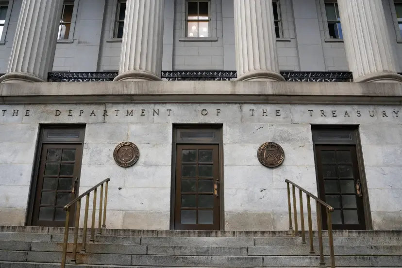 نمای بیرونی ساختمان وزارت خزانه‌داری (Department of the Treasury) با ستون‌های کلاسیک