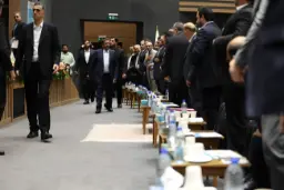 ۱۳ روز بعد از «نفت صادر نمی‌کنیم»؛ همتی ۲ میلیارد دلار روی میز گذاشت