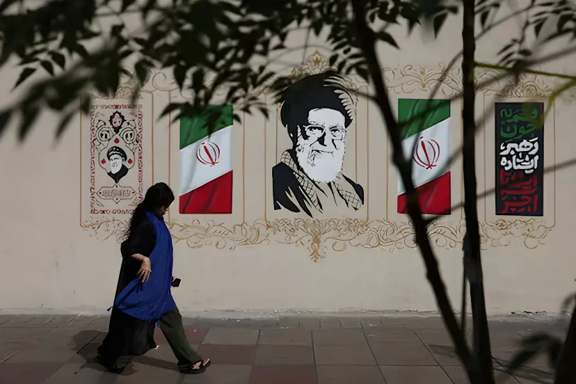 عبور رهگذر از خیابان