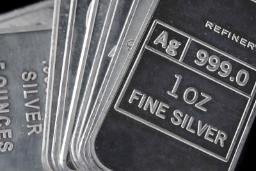 شمش‌های نقره (Silver) با خلوص ۹۹۹ و وزن یک اونس