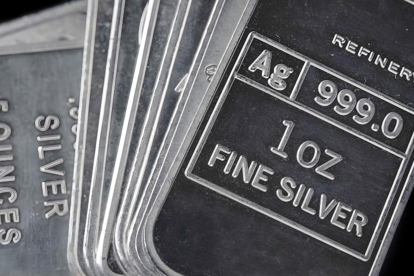 شمش‌های نقره (Silver) با خلوص ۹۹۹ و وزن یک اونس