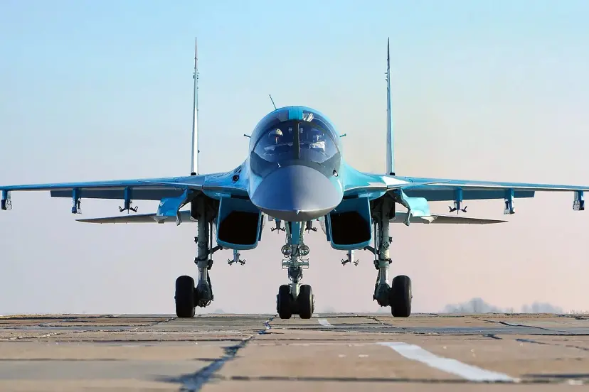 جنگنده نسل پنجم سوخو-۵۷ (Sukhoi Su-57) روی باند فرودگاه