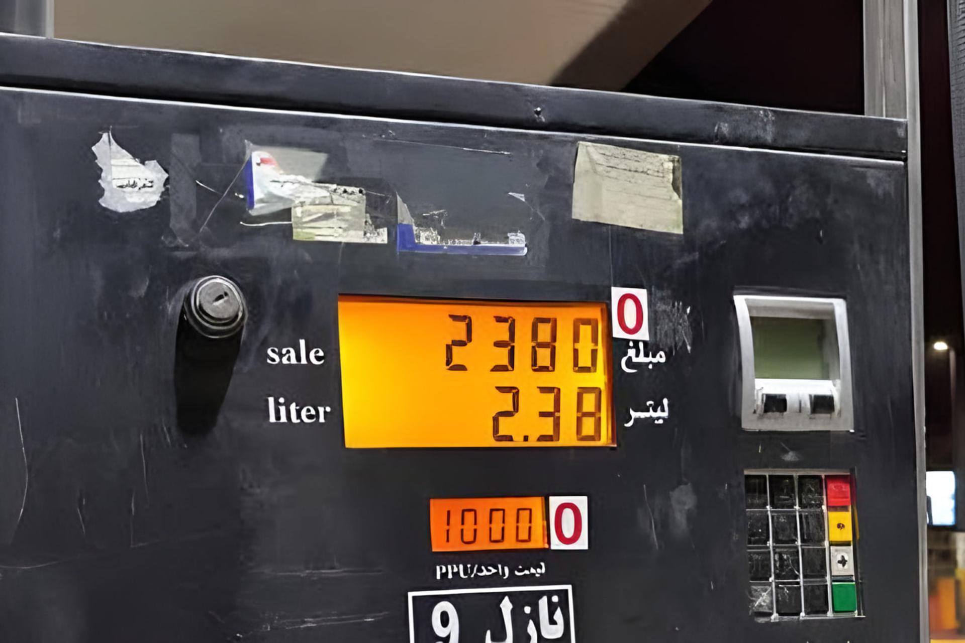 نمایشگر دیجیتال پمپ بنزین با مقدار صفر در بخش مبلغ
