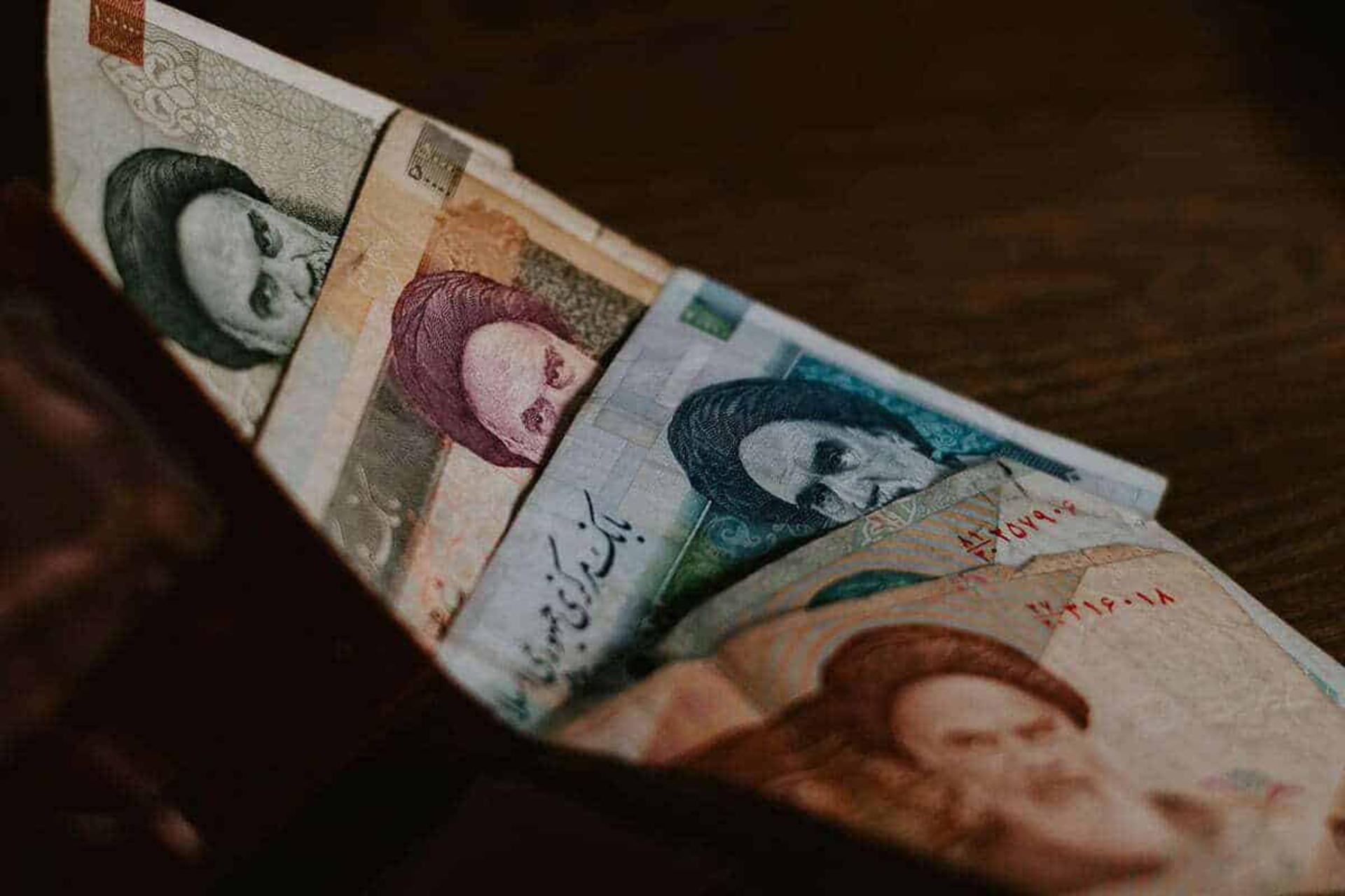 پول ریال تومان 
