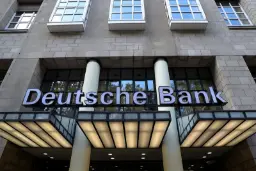 تابلوی بزرگ دویچه بانک (Deutsche Bank) روی نمای ساختمان