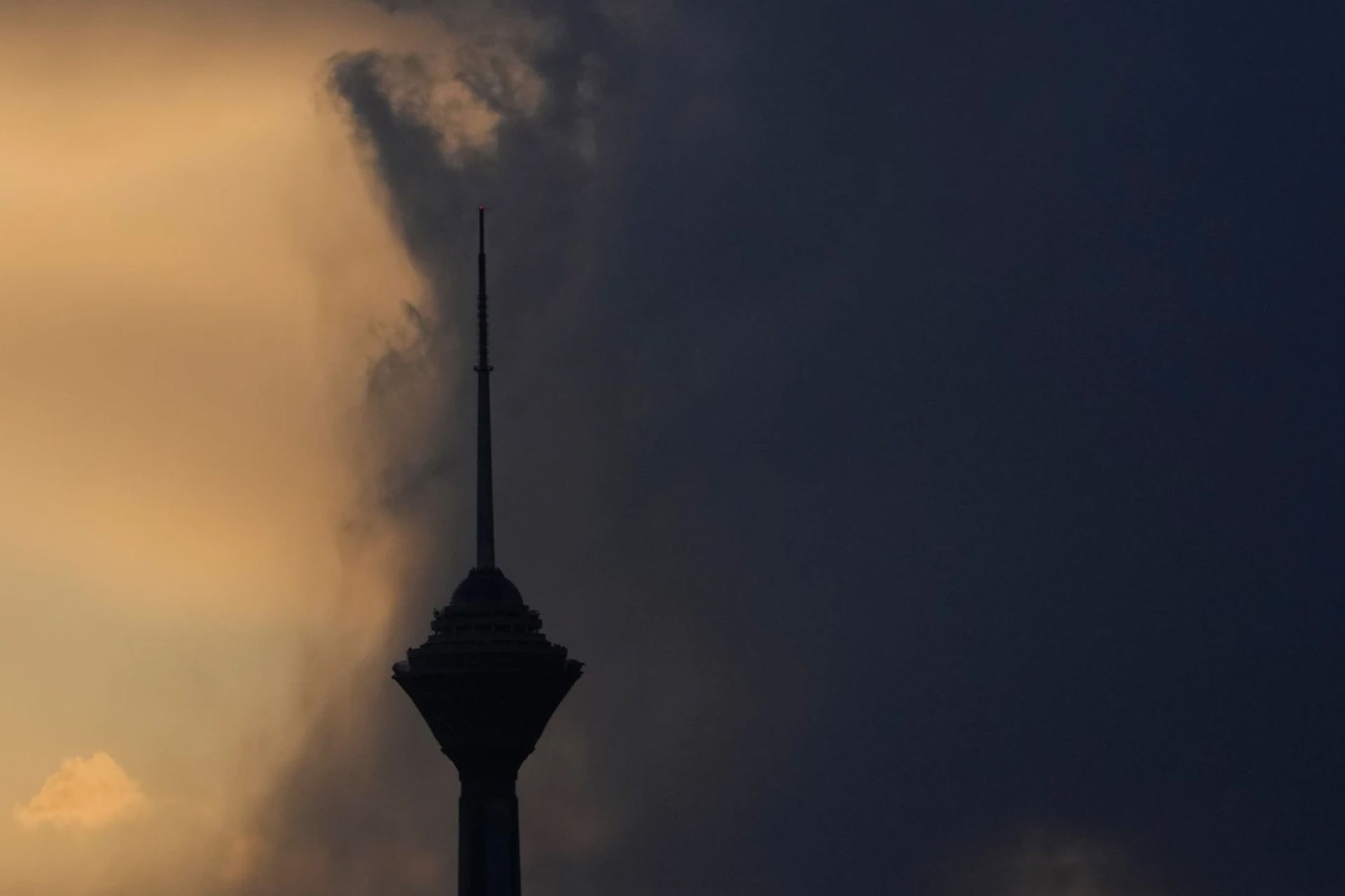 برج میلاد در جنگ