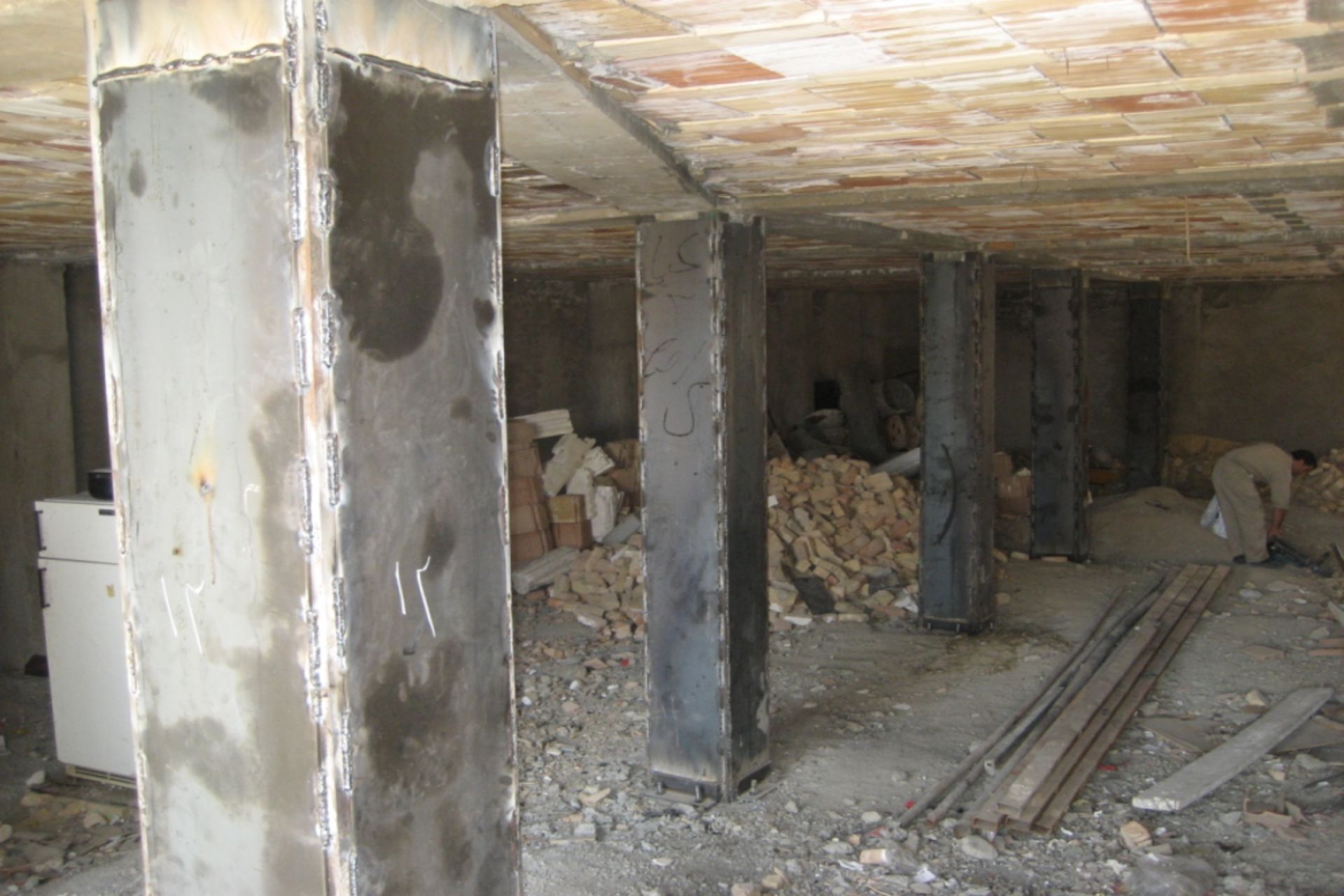 ساختمان نیمه کاره