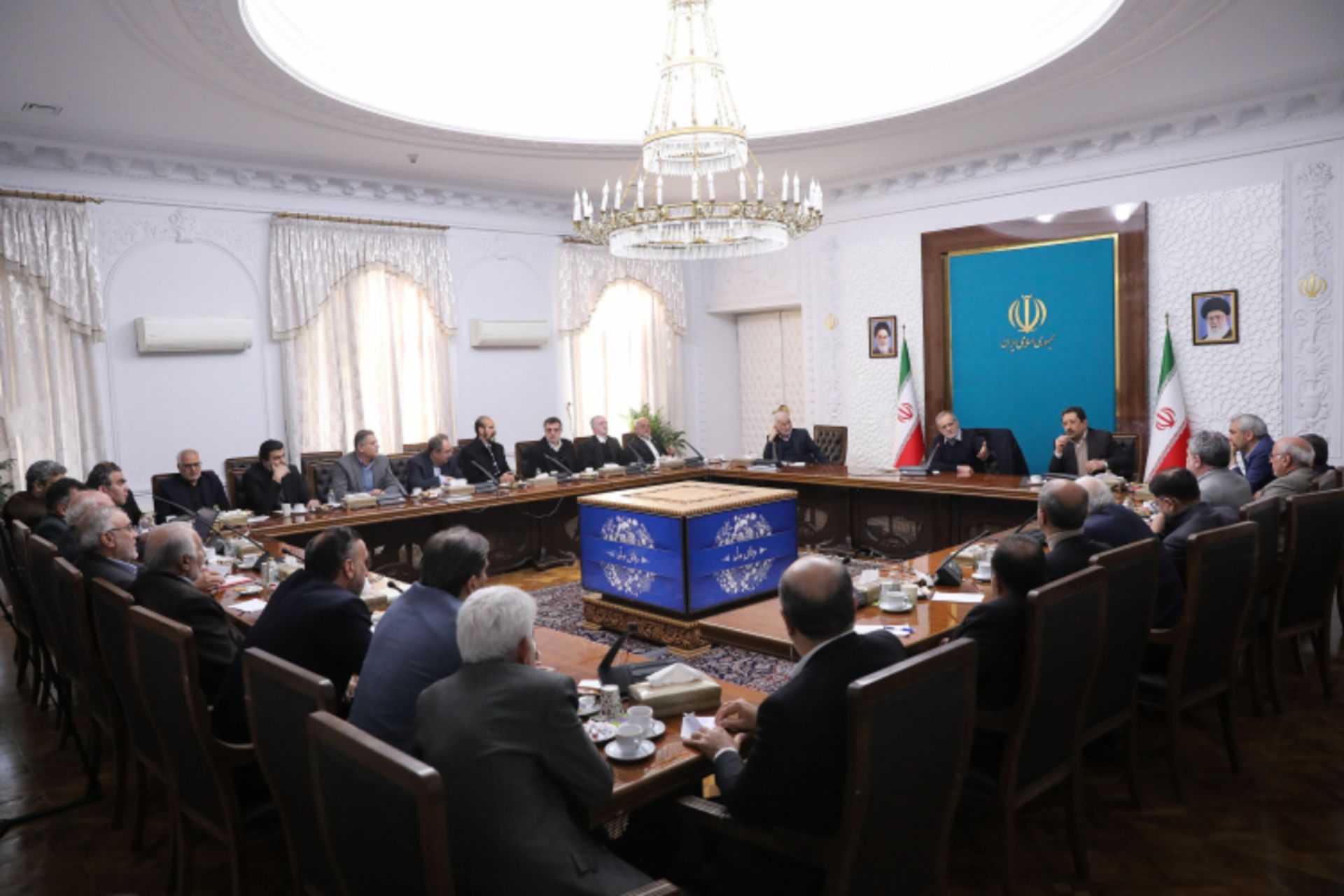 جلسه دولت با فعالان اقتصادی