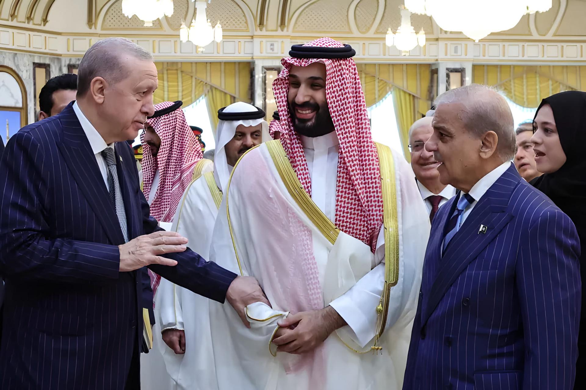 رجب طیب اردوغان در حال گفت‌و‌گو با محمد بن سلمان
