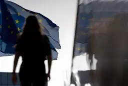 پرچم اتحادیه اروپا (European Union) در مقابل سایه یک زن
