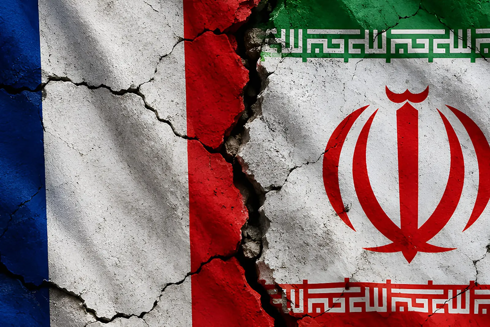 پرچم فرانسه (France) و ایران با شکافی عمیق در میان