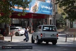 خودروهای منتظر در صف پمپ بنزین در یکی از مناطق تهران