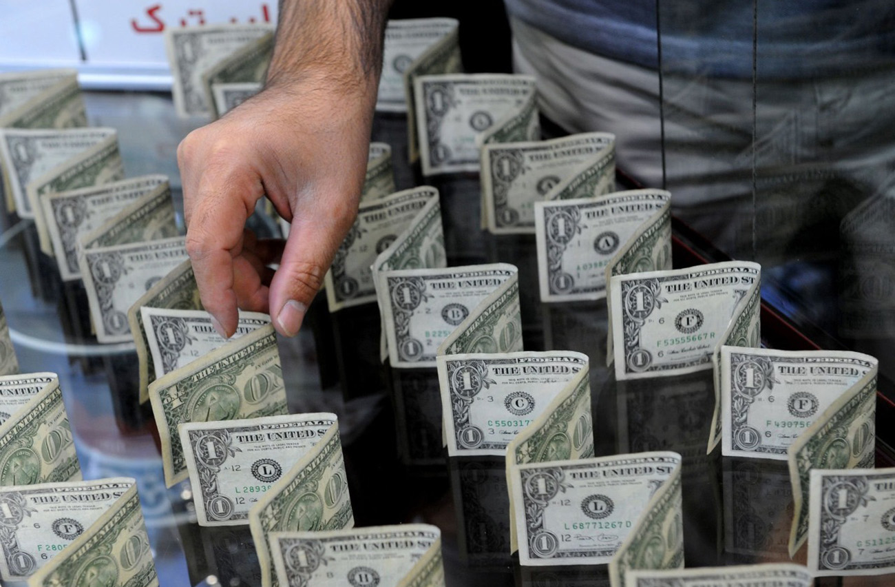 نبض بازار امروز: قیمت دلار و طلا بالا رفت