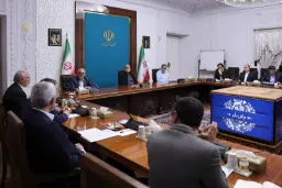 اعضای دولت در جلسه بررسی جزئیات بسته هفت ماده‌ای در اتاق کنفرانس
