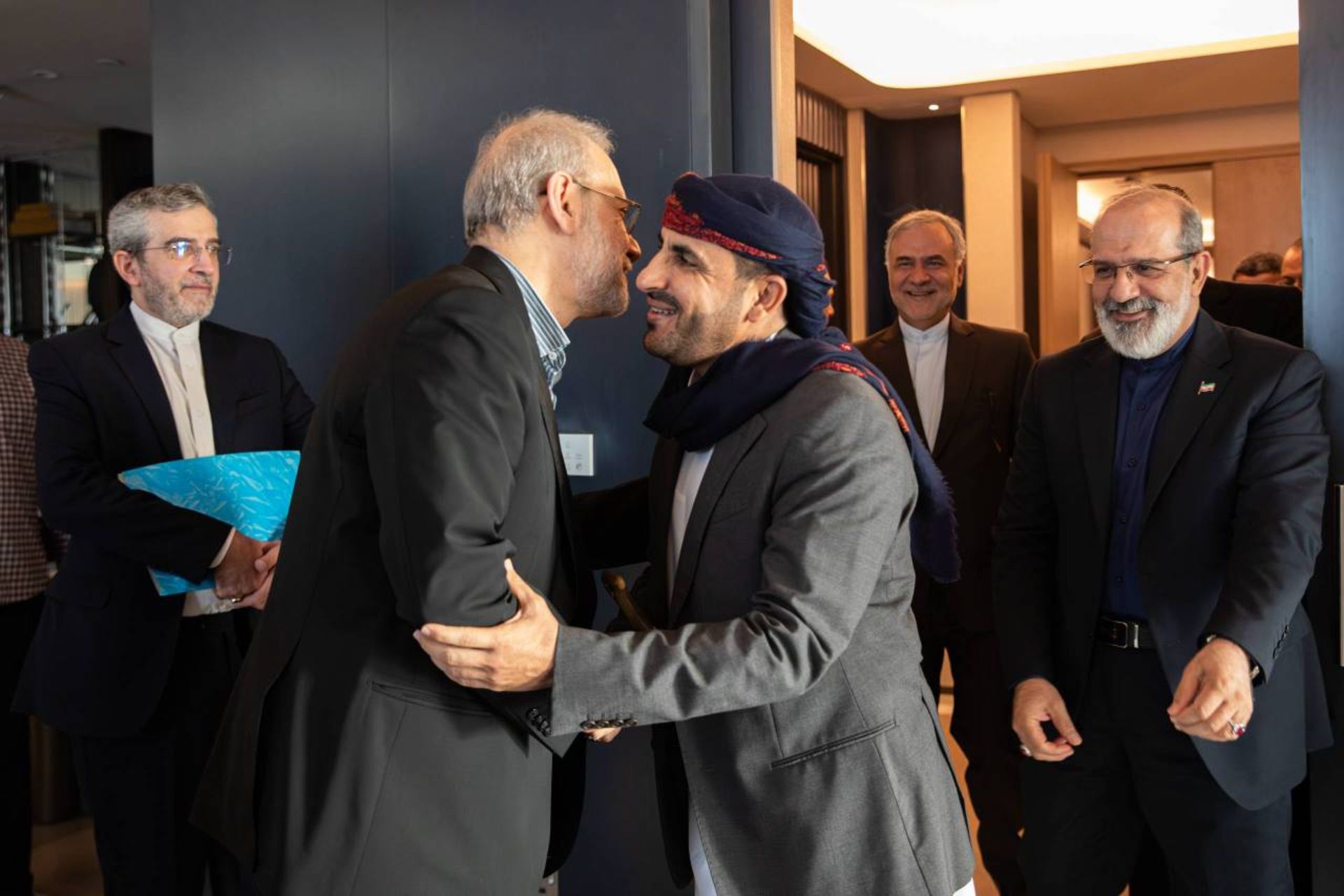 دیدار لاریجانی با سخنگوی انصارالله یمن