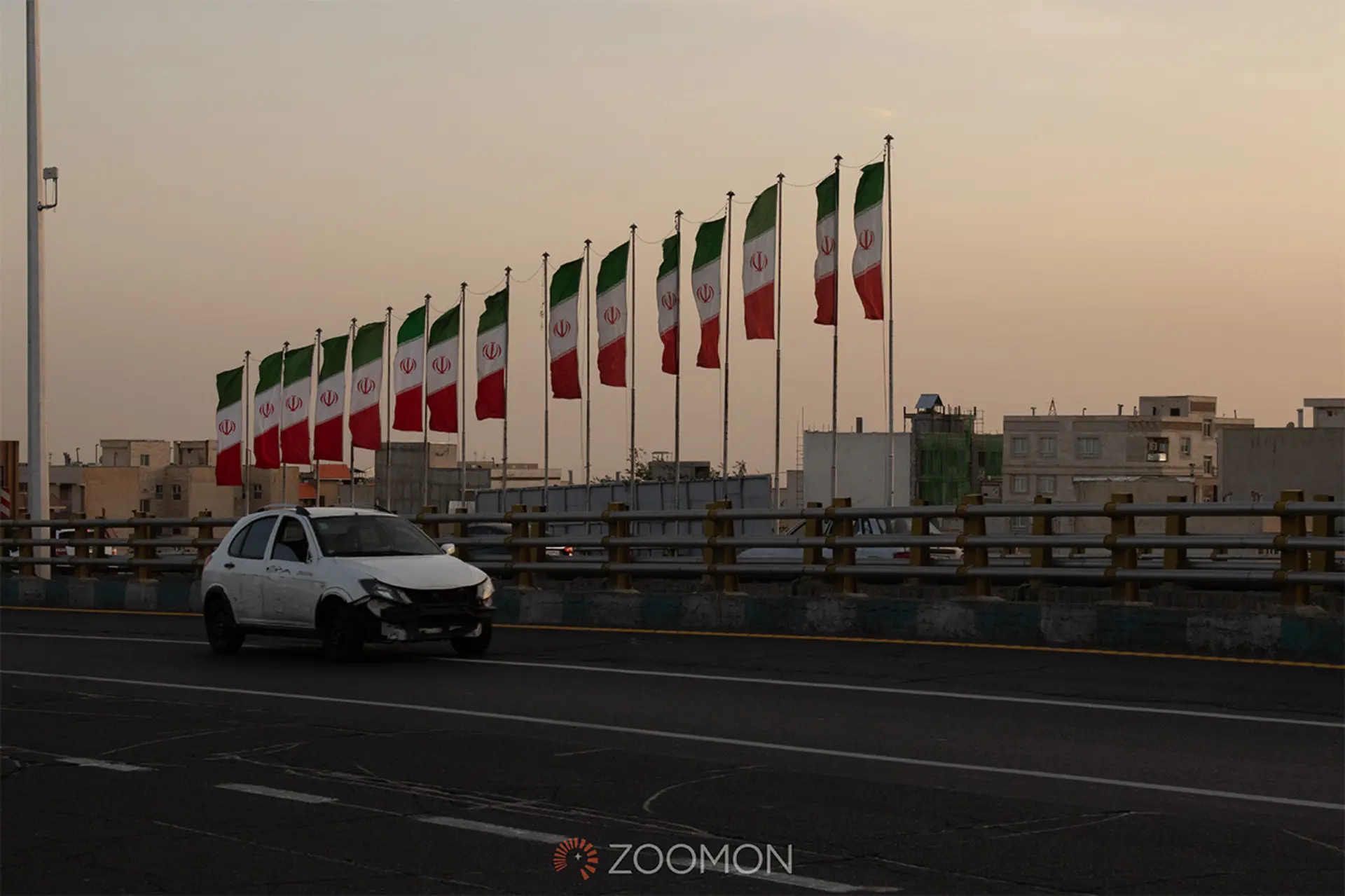 پرچم ایران خیابان