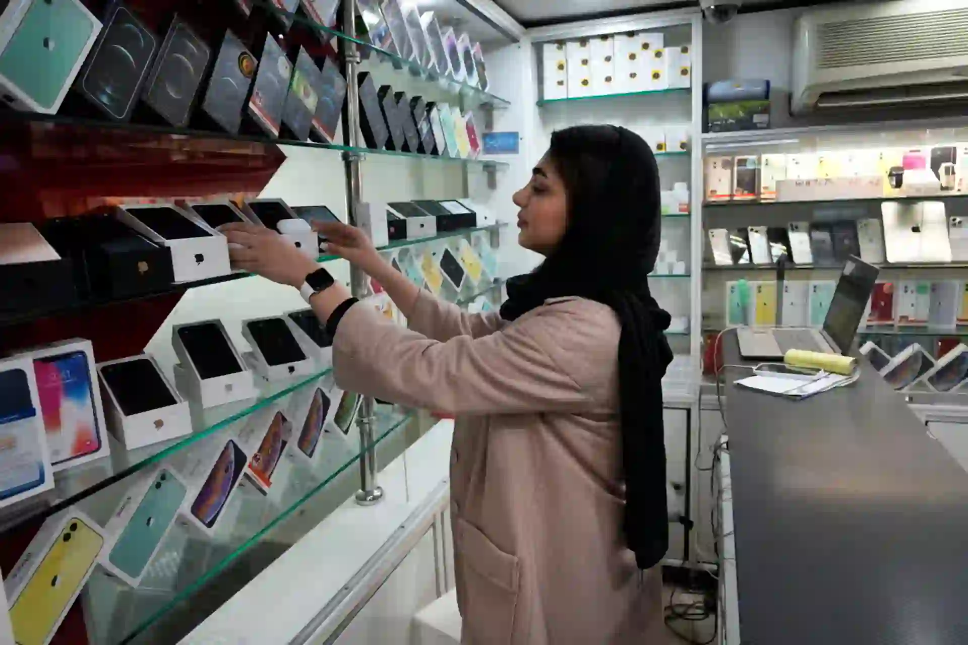 بازار موبایل