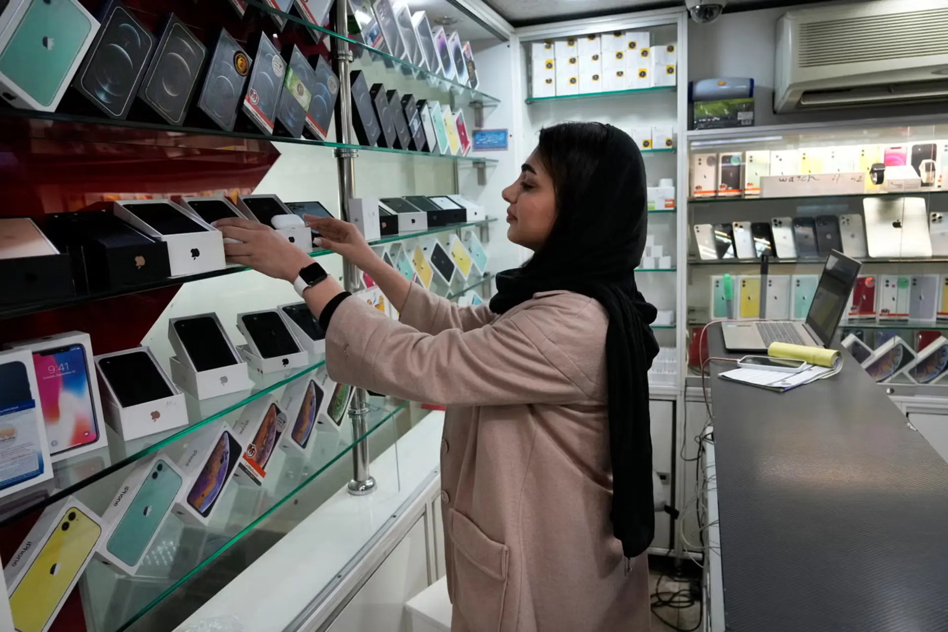 بازار موبایل