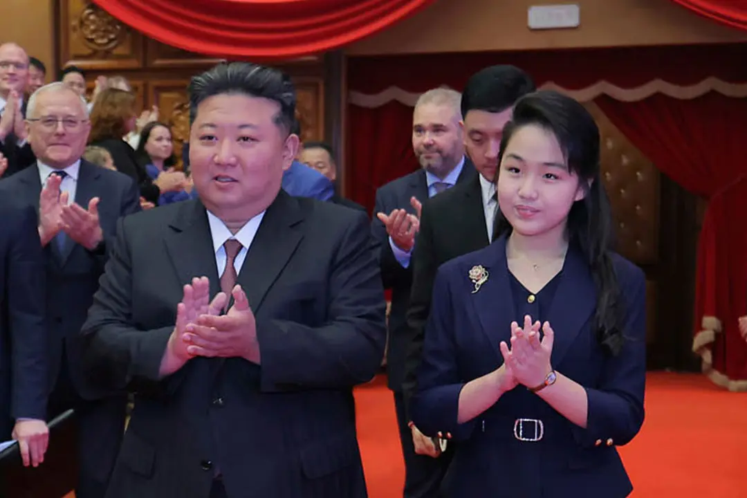 کیم جونگ اون (Kim Jong Un) و دخترش کیم جو آئه (Kim Ju Ae) در یک مراسم رسمی