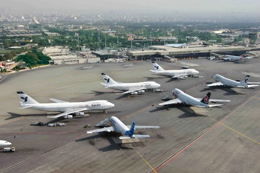 هواپیماهای شرکت ایران‌ایر (Iran Air) در مقابل ترمینال فرودگاه بین‌المللی مهرآباد