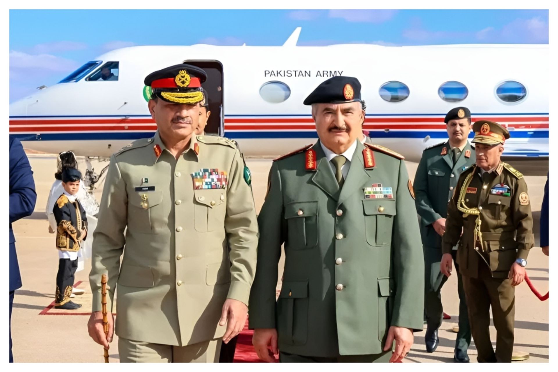 فرمانده کل نیروهای شرق لیبی و فرمانده ارتش پاکستان