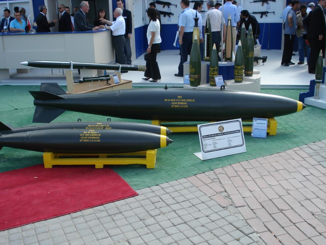 بمب‌های هوایی سنگین (MK 84) مدل‌های مختلف در نمایشگاه صنایع دفاعی