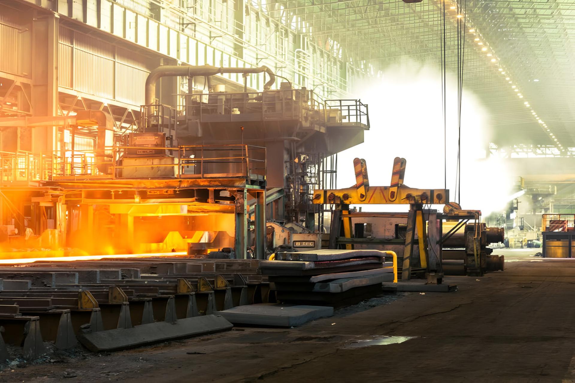خط تولید فولاد مبارکه (Mobarakeh Steel) با ذوب آهن در محیط کارخانه