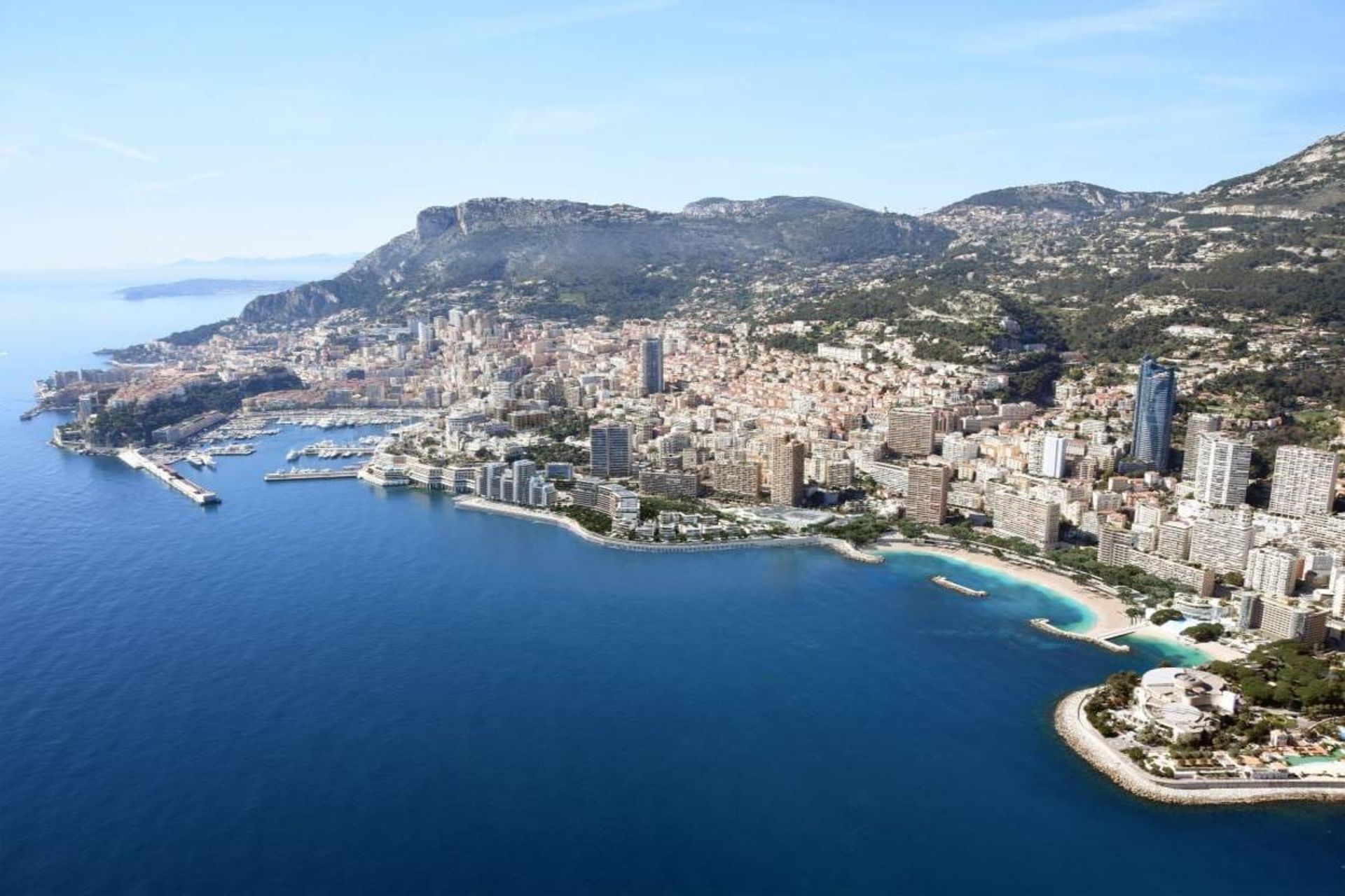 نمای هوایی مونت‌کارلو در موناکو؛ یکی از گران‌ترین نقاط زمین در جهان