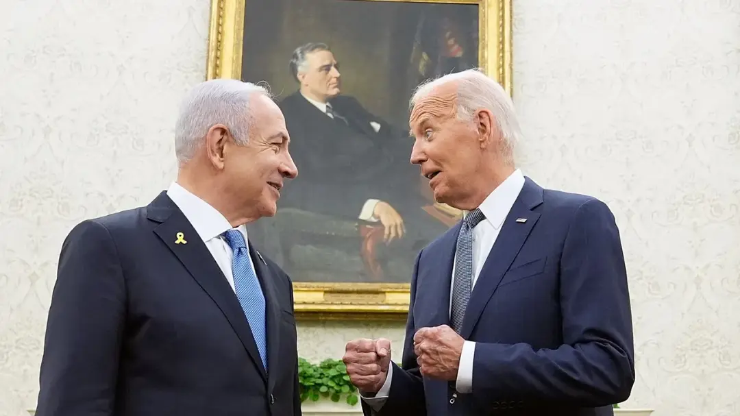 بنیامین نتانیاهو (Benjamin Netanyahu) و جو بایدن (Joe Biden) در حال گفت‌و‌گو در کاخ سفید