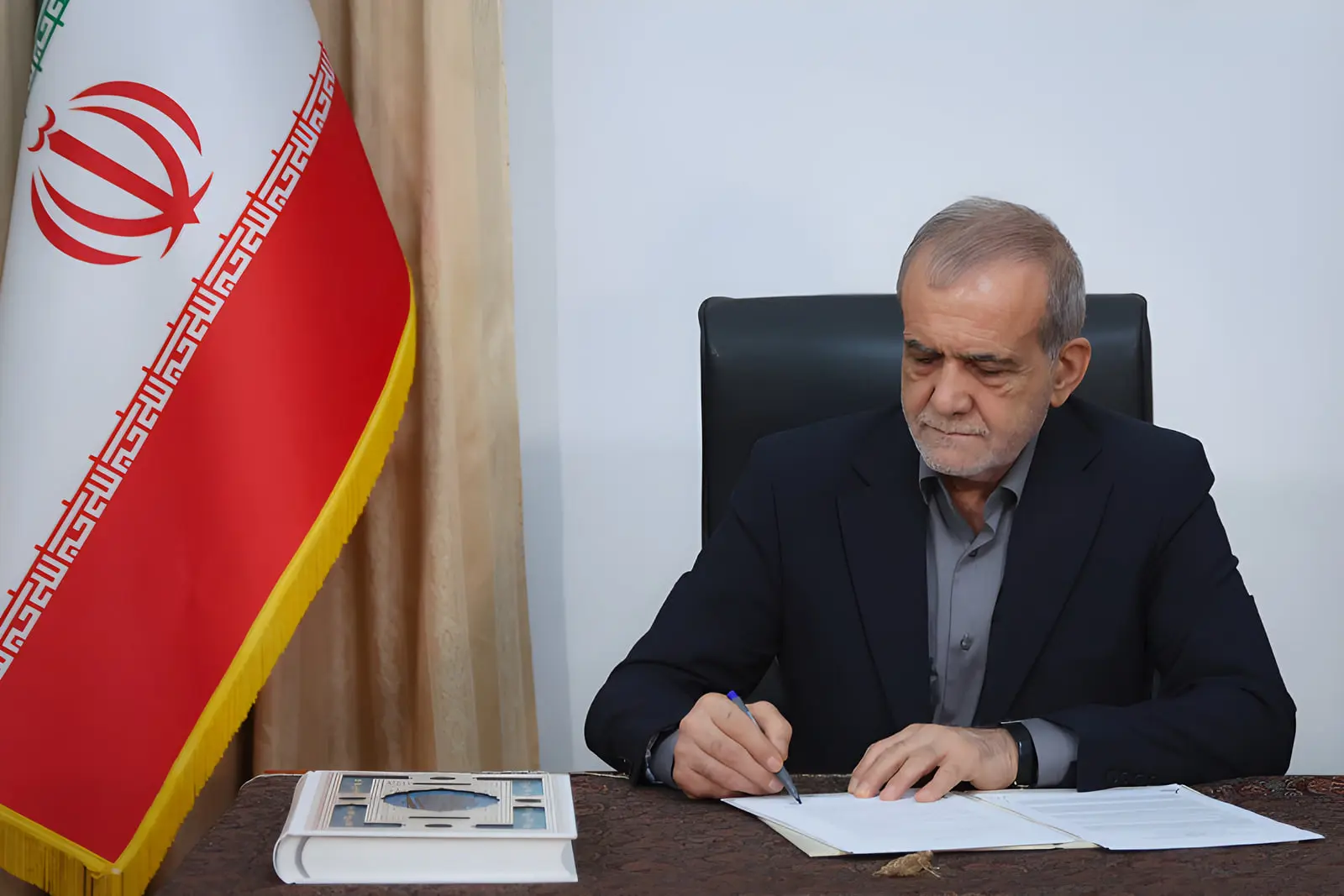 حکم پزشکیان برای سرپرست وزارت نفت